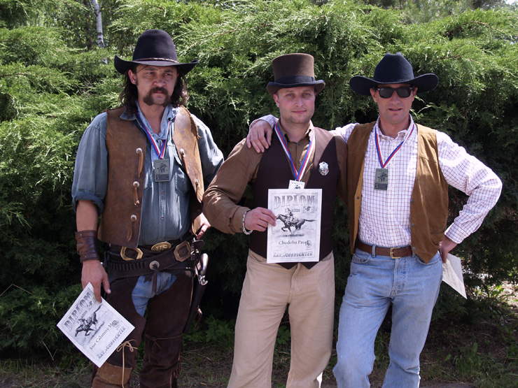 Gunfighter (z leva): Jose Calamity Man (2. msto), Pavel Chudoba (1. msto), Lucky Doc (3. msto)